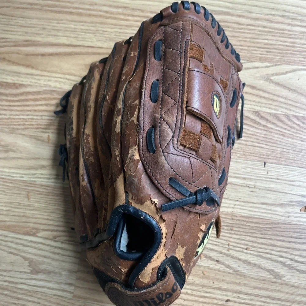 Wilson Elite Softball Glove Over Sized Pocket  A2477 13